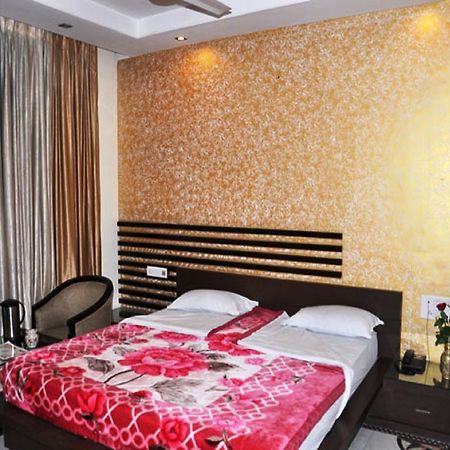 Hotel Aashish Jaipur Buitenkant foto
