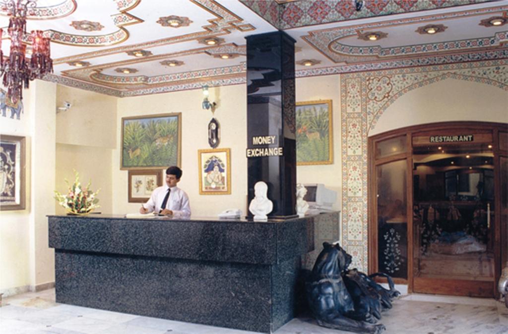 Hotel Aashish Jaipur Buitenkant foto