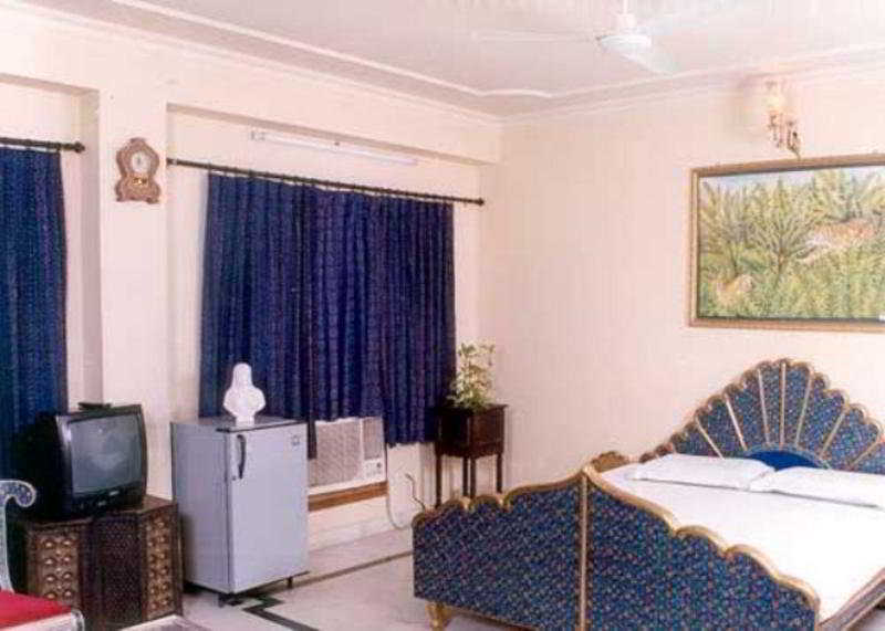 Hotel Aashish Jaipur Buitenkant foto