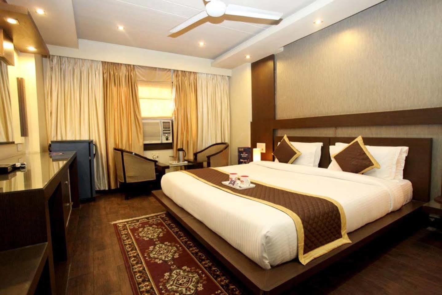 Hotel Aashish Jaipur Buitenkant foto